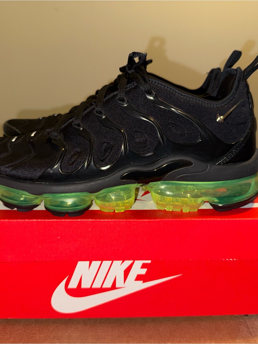 Men’s Nike Air VaporMax Plus ‘Black Volt’ size 10 w/box only worn once